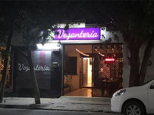 Entrance/entrada at Veganteria in Monterrey