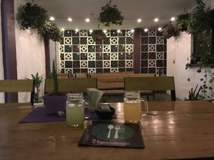 Lemon and mint water and melon water with free refills, cheap and really nice to cool down during these hot days / agua de limón y menta y agua de melón, baratas con refill grati at Veganteria in Monterrey