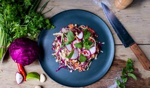 Thai noodle salad!! OOOOOOOOOH at Friendship Concept in Pai