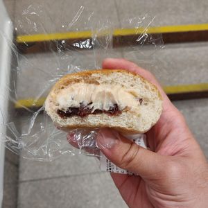 This is the soybean flour flavor cream bun at Evah Dining Macrobiotic - Tenjin in Fukuoka