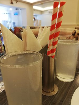 Had a lemon drink.it came with 0aper straws we did not use... They were
In a special. Container  at Hub Grub in Kolkata