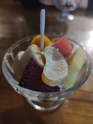 Free fruits at Bar How in Huay Xai