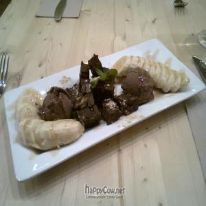 Banana split at Crudessence - Rachel in Montreal