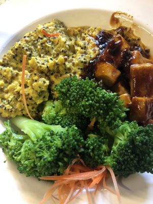 Quinoa Mac and cheese with bbq tofu (vegan) at Coffee Stains in Pai