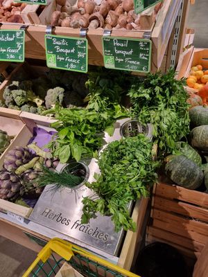  at Luberon Bio in Apt