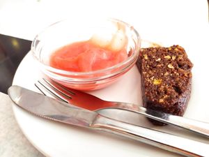 Strawberry mousse & salame at Ki Macrobiotico in Aveiro