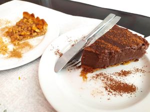 Crunchy nuts and chocolate desserts at Ki Macrobiotico in Aveiro