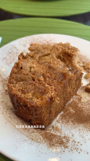apple and cinnamon cake. vegan and no sugar  at Ki Macrobiotico in Aveiro