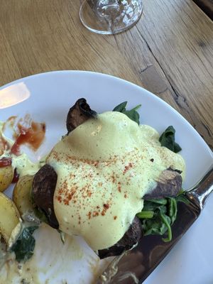 Portabella Benedict   at Ravens' Restaurant in Mendocino