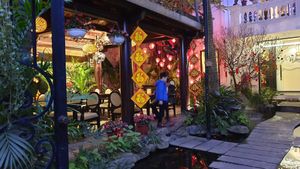 Entrance at Vi Lai - Maybe closed in Hanoi