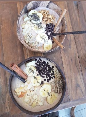 Note: the chocochips and cookies are not vegan. We only discovered afterwards :( at Beach Coconuts Bowls in Koh Phangan