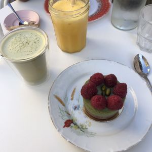Matcha et raw cake pistache/ framboise   at La Popote D'Ondine in Nice