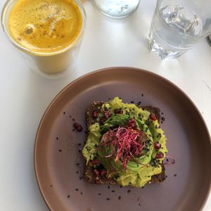 Avocado toast et lait d’or  at La Popote D'Ondine in Nice