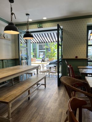 lovely atmosphere  at La Popote D'Ondine in Nice