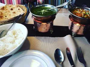 Nom. Nom. Dhal palak and mixed veg curry with roti and rice.  at Bombay Brau in Ulsan