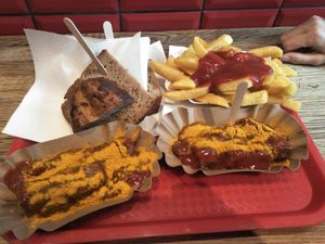 Bio-vegan & vegan curry wurst at Best Worscht In Town - Schweizer in Frankfurt
