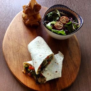 Fajita vegana de arroz y champiñones con salsa de cúrcuma   at Boh in Bellver-de-cerdanya