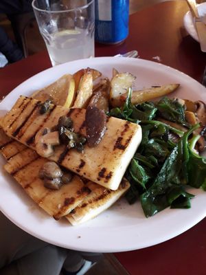 Today's lunch vegan option (grilled heart of palm, fries, mushrooms and green leaves) at Botanique Cafe in Curitiba