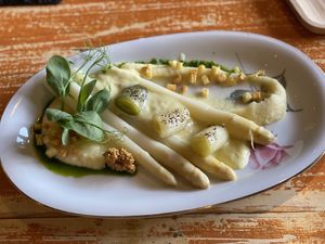 Asperges in een puree van pastinaak  at Het Lokaal in Amersfoort