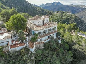 Casa Tarsan is located 456m high at the La Safor mountain. Know for its rich flora and fauna.  at Casa Tarsan Vegan Eco Lodge in Villalonga