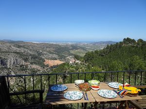 Vegan kebab with view at Casa Tarsan Vegan Eco Lodge in Villalonga