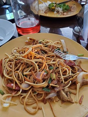 Tallarin saltado at Delicius Sano y Vegano in Callao