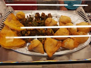 Samosas, Pakoras at Lucky Take Away in Biel