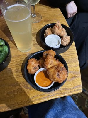 ARTICHOKE, RED PEPPER & TOMATO ARANCINI and  CRISPY CAULIFLOWER FLORETS   at The Green Man in London