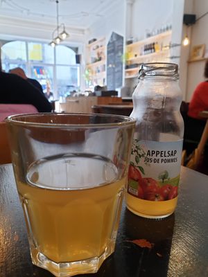 Appelsap at Super Fourchette in Brussels