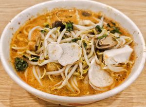 Laksa, good, generous portion, recommend at D'Life Signature 蔬品軒 - Novena in Central Singapore
