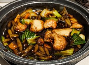 claypot rice pin noodles (Mee Tai Mak) in black pepper sauce with lots of monkey head mushroom, very flavourful, must try, most recommend at D'Life Signature 蔬品軒 - Novena in Central Singapore