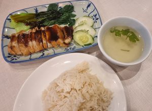 Chicken rice at D'Life Signature 蔬品軒 - Novena in Central Singapore
