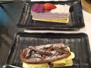 Taro cake, chocolate banana cake at D'Life Signature 蔬品軒 - Novena in Central Singapore