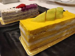 Vegan cakes mango and purple taro at D'Life Signature 蔬品軒 - Novena in Central Singapore
