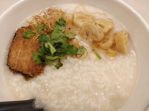 Sliced chicken congee at D'Life Signature 蔬品軒 - Novena in Central Singapore