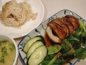 Chicken rice at D'Life Signature 蔬品軒 - Novena in Central Singapore