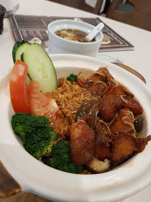 Claypot Chicken rice at D'Life Signature 蔬品軒 - Novena in Central Singapore