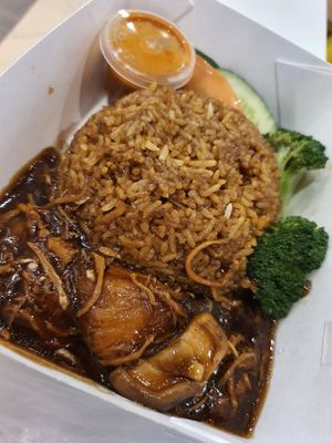 Take away Claypot Chicken Cube Rice ~ Monkey head mushroom ~ Circuit Breaker Period Phase 2 at D'Life Signature 蔬品軒 - Novena in Central Singapore