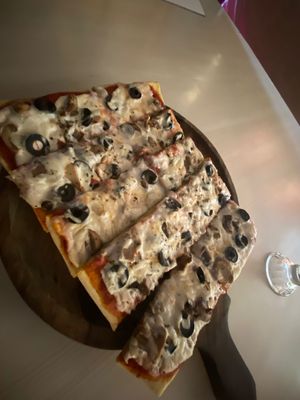 Thin crust cashew cheese, black olives, and  mushrooms  at Renaissance in Manali