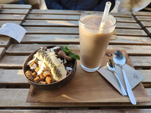 Açai bowl con batido de fruta at Jester in Sevilla