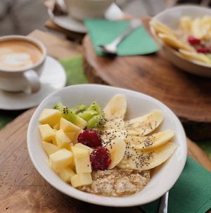 Porridge you can choose the kind of milk (almond, soja, coconut)  at Jester in Sevilla