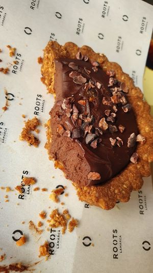 Tarta de chocolate vegana at Roots LaMarca in Madrid
