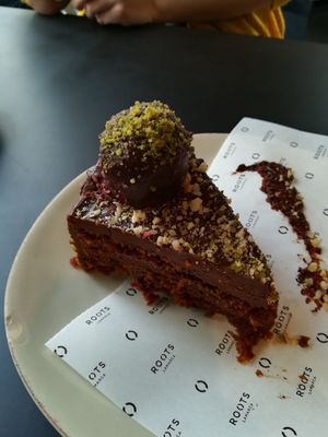 tarta de chocolate at Roots LaMarca in Madrid