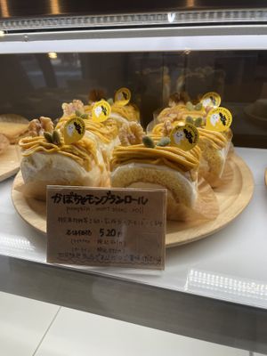   at Comeconoco Laboratory & Cafe in Osaka