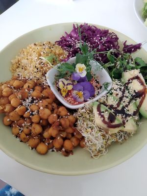 Quinoa, avocado, chickpeas and much more at Vegessence in Belgrade