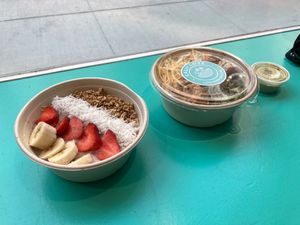 Oatmeal breakfast at Calii Love in Toronto