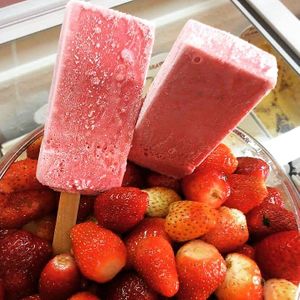 Paleta de morango at Sorveteria Sabor da Cor in Sao Paulo