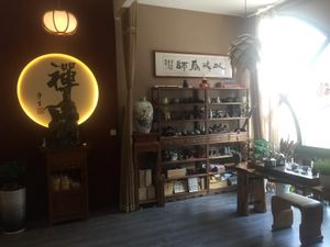 Traditional Chinese decor at Su Ming Xiang in Qingdao