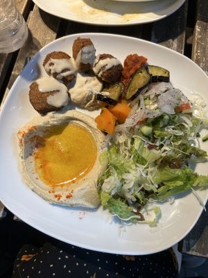   at Falafel Sababa in Osaka