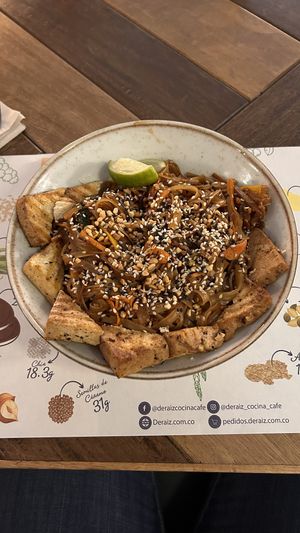 pad thai  at De/Raiz Cocina Café - Calle 106 in Bogota